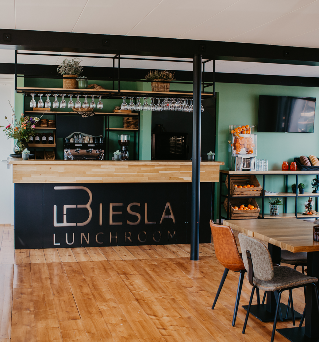 <p>Lunchroom <br>Biesla</p>